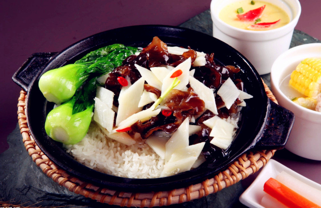 煲仔饭 
