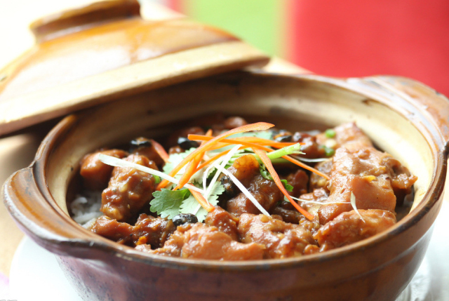 煲仔饭 