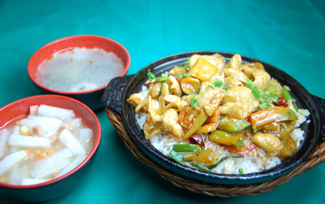 煲仔饭 
