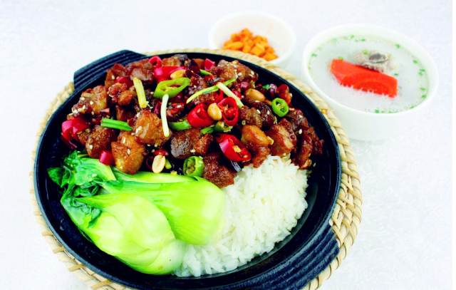 煲仔饭 