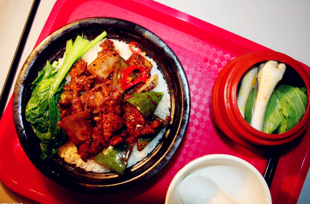 煲仔饭 