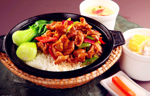 煲仔饭 