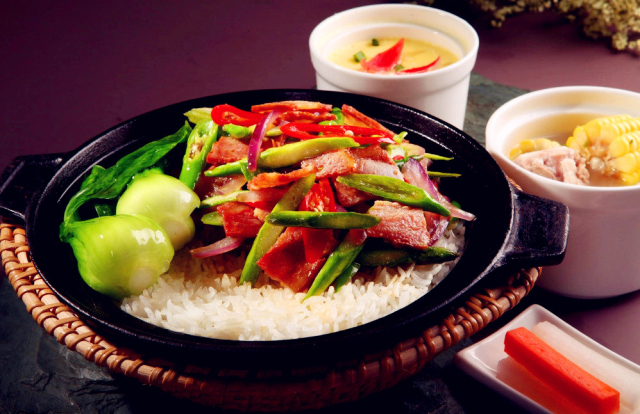 煲仔饭 